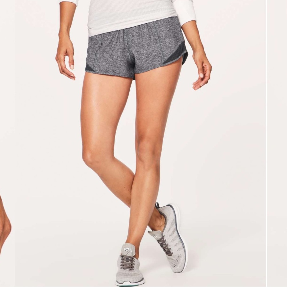 Lululemon Hotty Hot Short II *2.5 inch